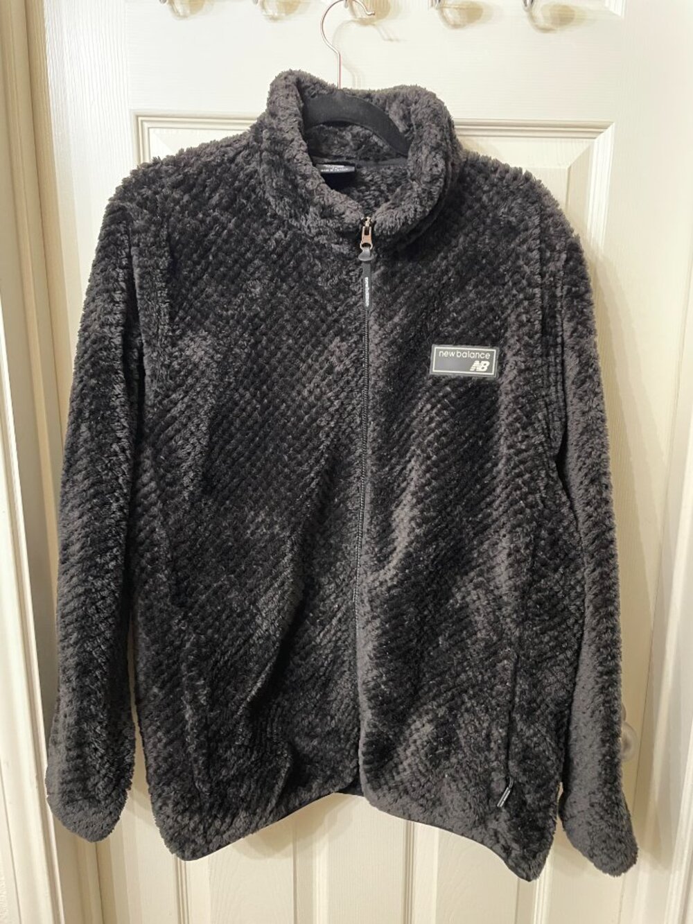 New Balance black fleece jacket features a full-zip closure - Picture 2 of 4